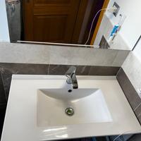 Specchio e lavabo