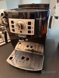 Macchina del caffè delonghi