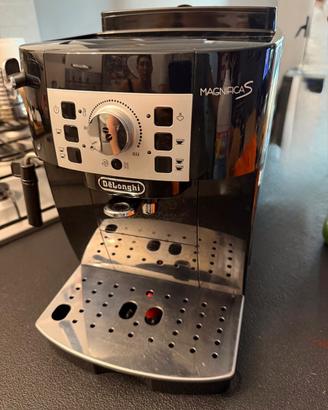 Macchina del caffè delonghi