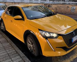 Peugeot 208 elettrica 136 CV, anno 2021, km 28900