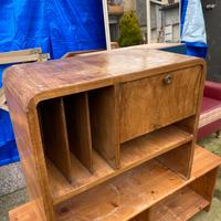 Mobiletto con giradischi