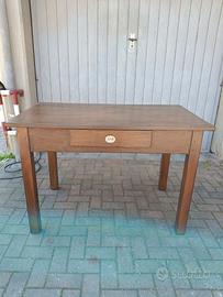 Tavolo antico in legno massiccio restaurato 