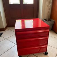 Cassettiera rossa per Kartell di Simon Fussell