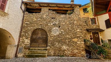 CASA SEMINDIPENDENTE A CEDEGOLO