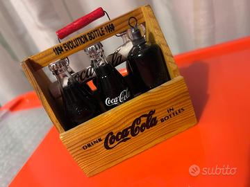 Mini cassetta in legno con bottiglie Coca Cola