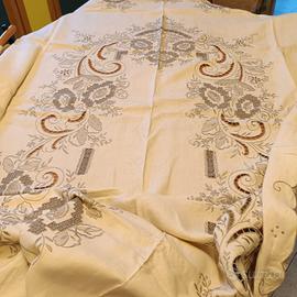 tovaglia rettangolare ricamata a mano 