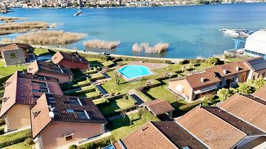 VILLA A SCHIERA A PARATICO