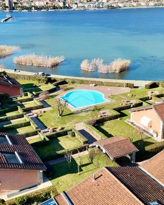 VILLA A SCHIERA A PARATICO