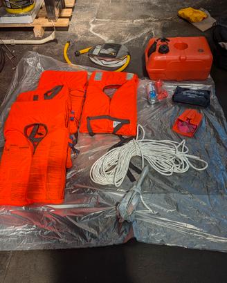 giubbotti salvataggio e serbatoio 