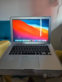macbook air 13" i5 2017 con pochissimi cicli 