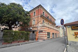 5 LOCALI A CATANZARO