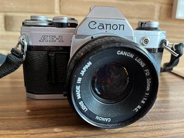 Macchina fotografica Canon AE-1