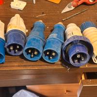 9 Spine industriali 220 —2 prese 220 e 2 spne 380