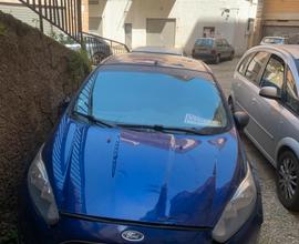 Auto ford fiesta