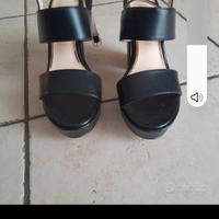 sandalo nero con plateau Primadonna