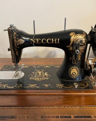 Macchina da cucire Necchi