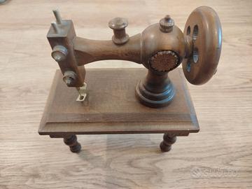 riproduzione vintage legno di macchina da cucire