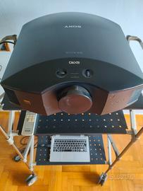 Sony VPL-HW10 BRAVIA SXRD.

