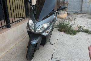 Yamaha T-max
