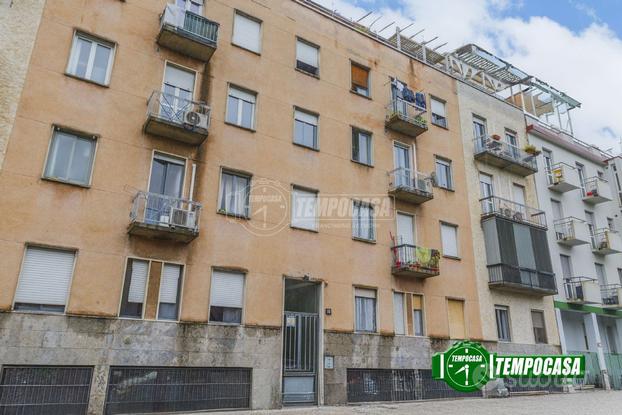 DUE LOCALI RISTRUTTURATO CON DOPPIO BALCONE E CUCI