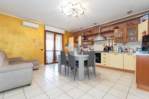 3 LOCALI A CASELLE TORINESE