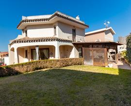 Villa con ampio giardino