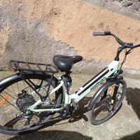bici elettica usato solo  3 mesi