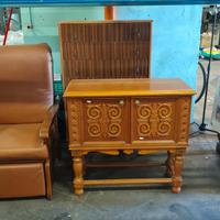 Mobiletto Basso Intagliato a Mano + Cassettiera 