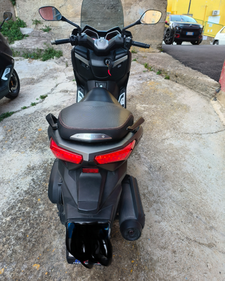 Scooter xmax 250