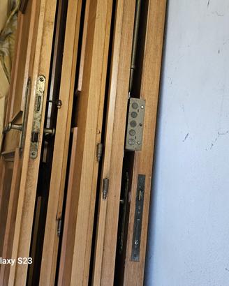 porte di legno  e blindate 