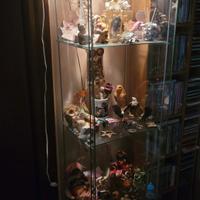 Elegante Vetrinetta in Legno Chiaro con Il