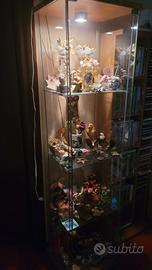 Elegante Vetrinetta in Legno Chiaro con Il