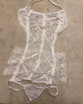 Set  con corsetto e pizzo bianco