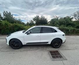 PORSCHE Macan - 2023