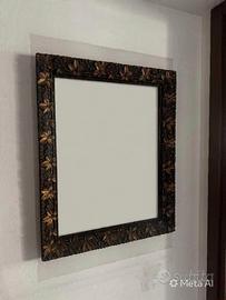 Grande cornice in legno intagliato con foglie
