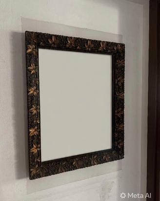 Grande cornice in legno intagliato con foglie
