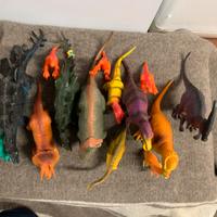 Dinosauri e animali plastica