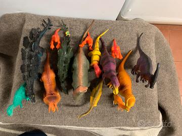 Dinosauri e animali plastica