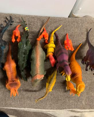Dinosauri e animali plastica