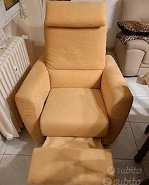poltrona reclinabile ocra poggiapiedi estraibile 
