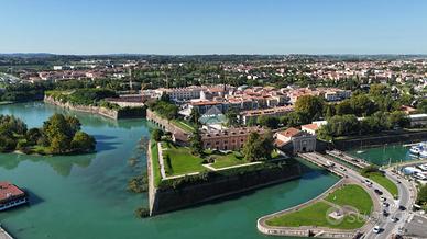 NEGOZIO A PESCHIERA DEL GARDA
