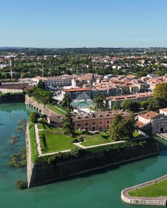 NEGOZIO A PESCHIERA DEL GARDA