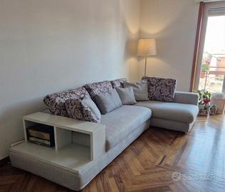 divano con chaise longue 