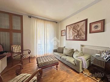 4 LOCALI A LA SPEZIA