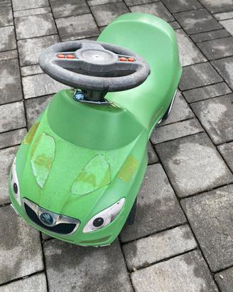 Macchina cavalcabile per bambini skoda