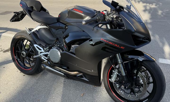 Ducati Panigale V2 - 2024