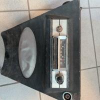 Autoradio d'epoca con mobiletto