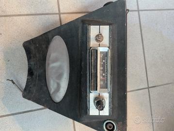 Autoradio d'epoca con mobiletto