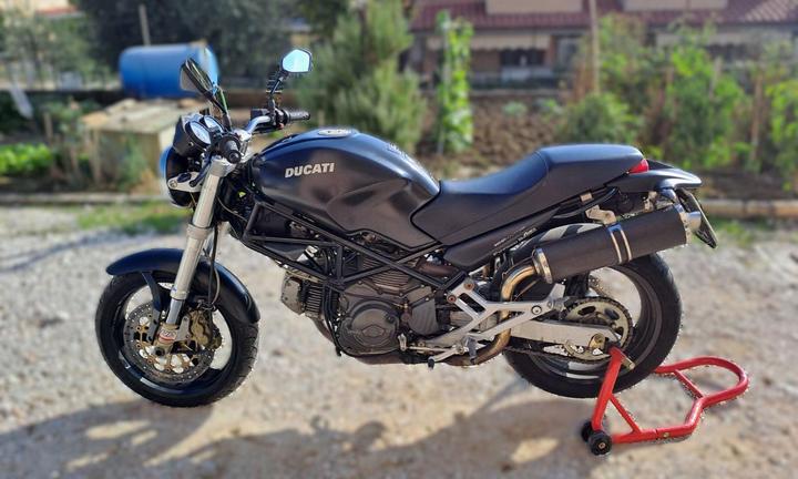 DUCATI Monster 600 .