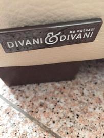 Divano marca "Divani e Divani" a tre piazze